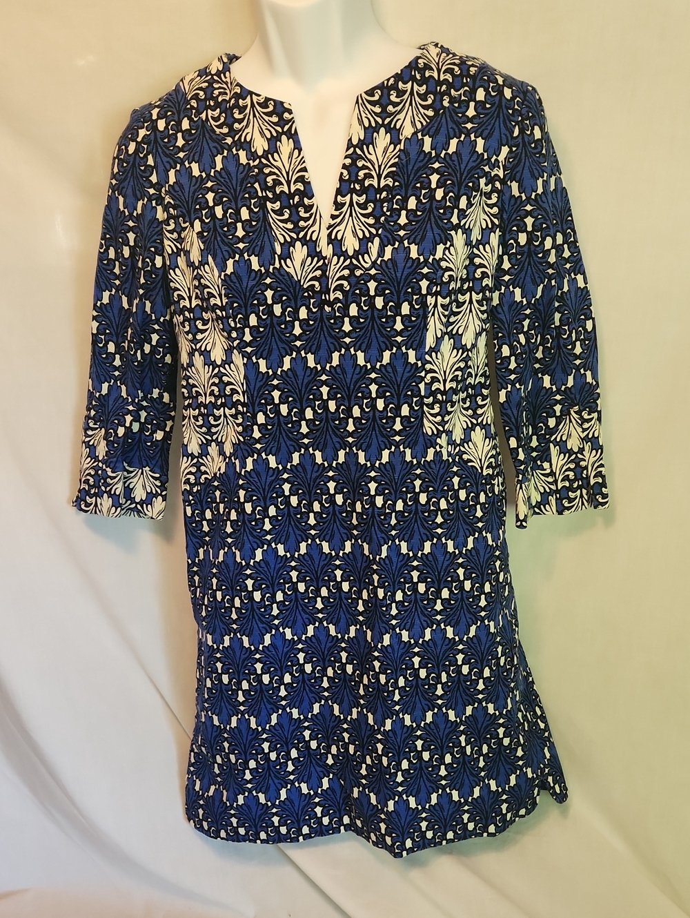 Donna Morgan Blue and White Patterned Tunic Top